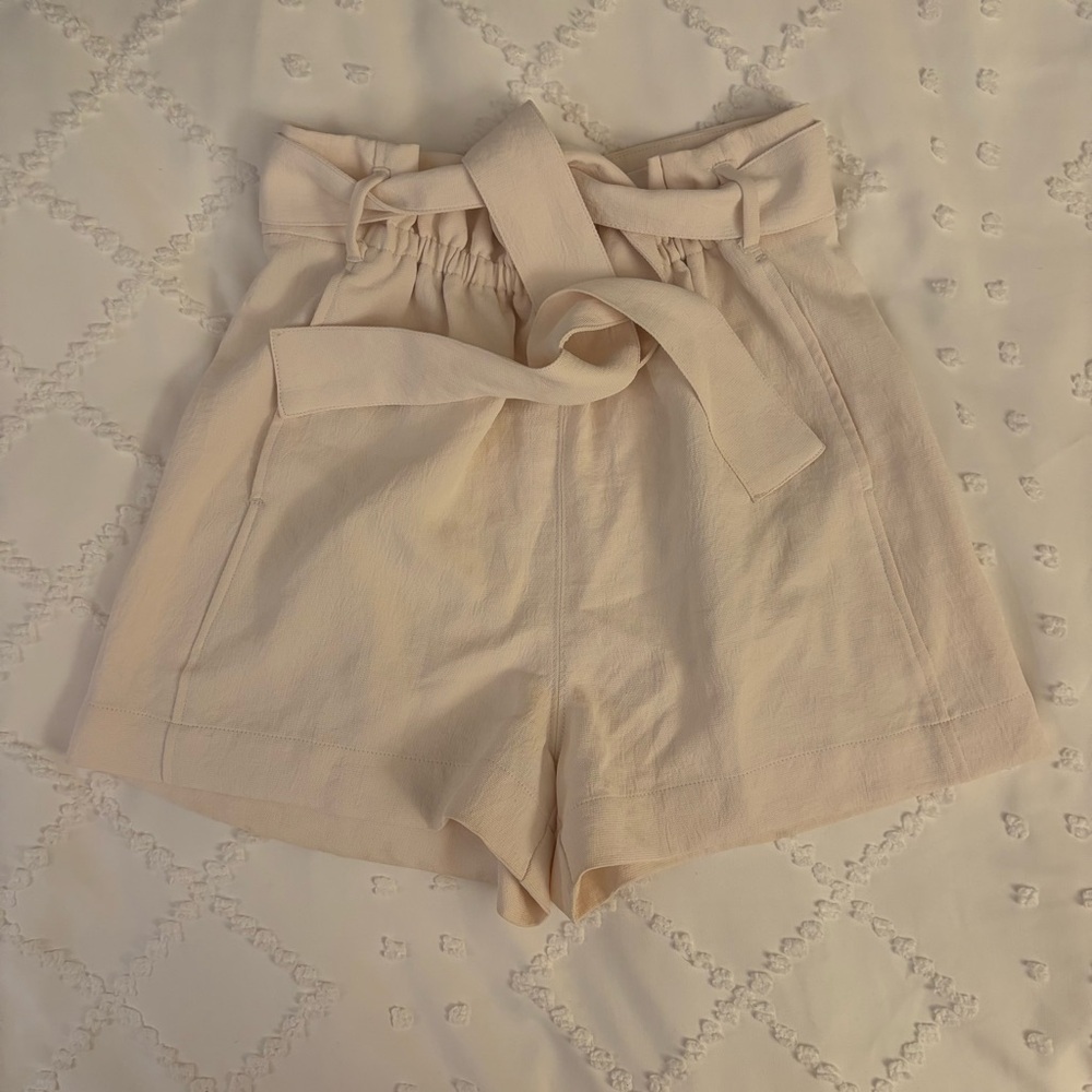 Aritzia Wilfred Cream Tie-Waist High-Waisted Shorts